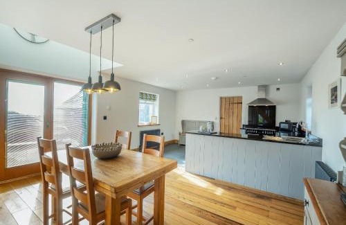 Rhyd-y-clafdy House | Deri Cottage