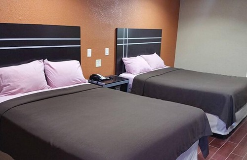 Big Lake Hotel | Derrick Inn