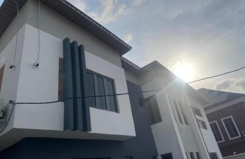 Oshodi-Isolo Apartment | Desalu Living