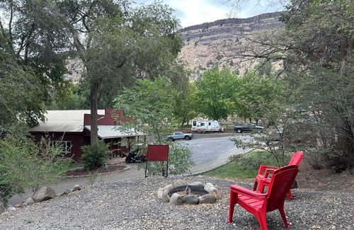 Madras Apartment | Deschutes River Fly Shop & Camp, River View Cabin Rental