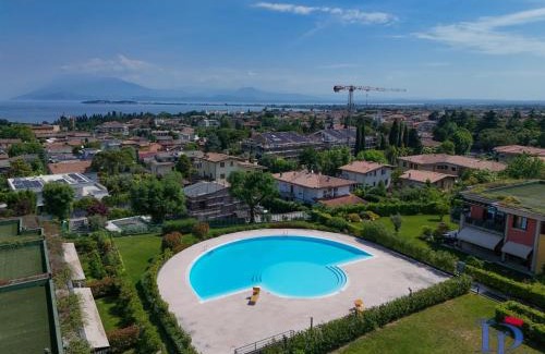 Rivoltella Apartment | DesenzanoLoft Official Partner MARRIOTT Homes & Villas -Butterfly and 5 Pools Family Apartment