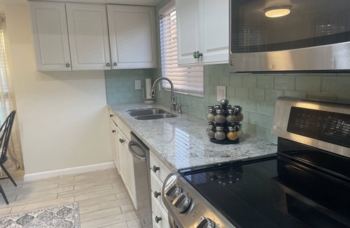 Phoenix House | Desert Oasis Gateway - October Special Rates