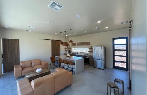 New River House | Desert Rain -Floating House