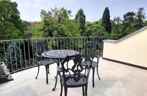 Krefeld Apartment | Design-Loft mit 2 Balkonen am Stadtwald - 20 min zur Messe Düsseldorf