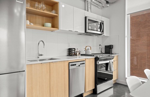 Connaught Condo | Designer Cosmopolitan Loft in Downtown Calgary