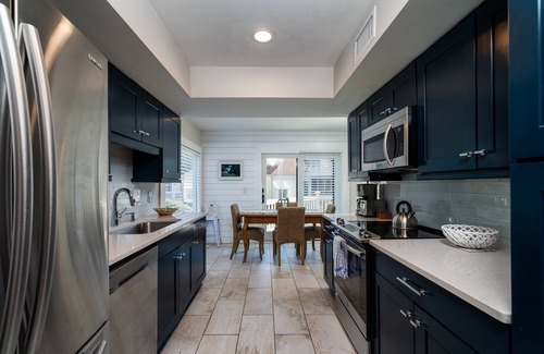 Spinnaker Beachhouses House | DESIGNER DECORATED 3 BR Spinnaker! Walk to beach & club! Amenity Cards! Dog Friendly!