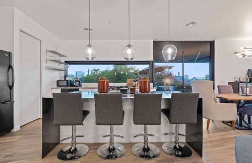 Central East Austin Condo | Designer Penthouse Suite, East Downtown Austin