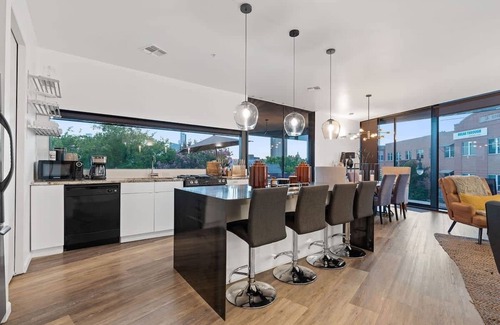 Central East Austin Condo | Designer Penthouse Suite, East Downtown Austin