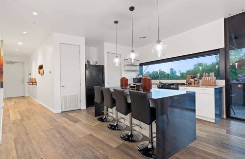 Central East Austin Condo | Designer Penthouse Suite, East Downtown Austin