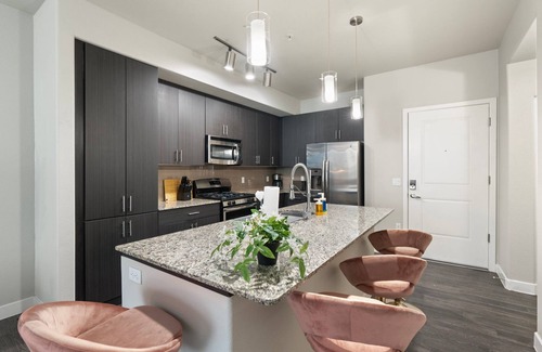 Riverside Apartment | Designer Pink Oasis Sky Lounge, Pool & Near ASU
