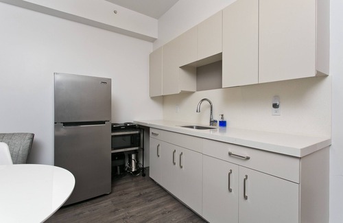 Hawaii Kai Condo | Designer Studio in Hawaii Kai! Close to beaches, shopping, and hiking!