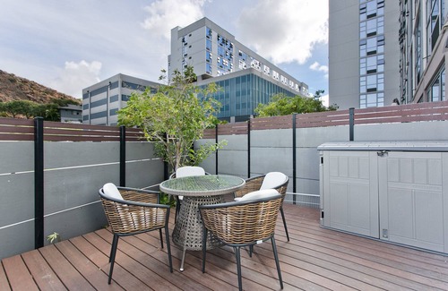 Hawaii Kai Condo | Designer Studio in Hawaii Kai! Close to beaches, shopping, and hiking!