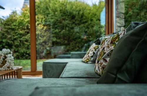 Ruedesheim am Rhein House | Designhaus - WHIRLPOOL - TERRASSE - GARAGE - 10 PERSONEN - AUFZUG - KÜCHE - FAMILIENFREUNDLICH - WIFI - NETFLIX