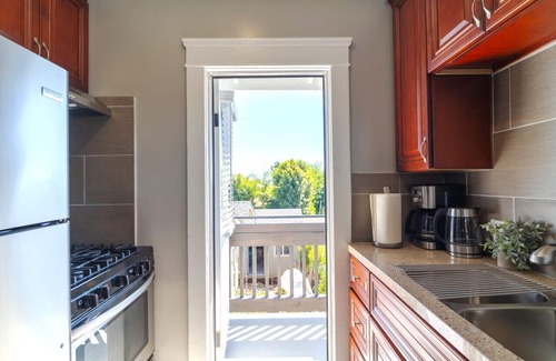 South Park Apartment | Desirable Studio Park Views W/D