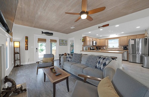 Clipper Cove House | DESTIN BEACH PARADISE! LARGE PRIVATE POOL, AMAZING BEACHES AND GOLF CART DEALS!
