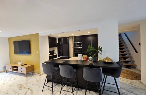 Saint-Priest-en-Jarez House | Detached house with garden and terraces near stadium