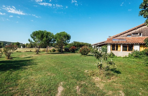 Cadalen Apartment | Detached garden apartment between Toulouse and Albi sleeps 5