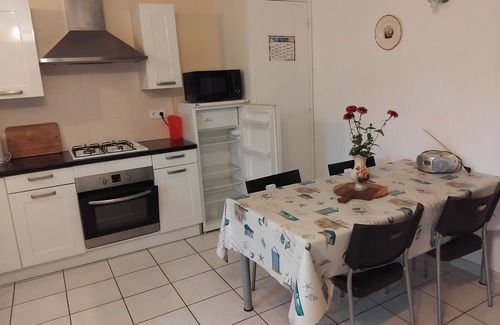 Cassen House | Detached gite in the countryside near Dax and the Landes coast. Pets allowed.