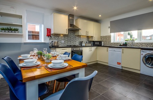 Portswood House | Detached House with Driveway Parking