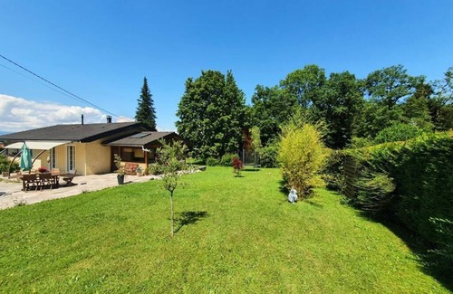 Allinges Villa | Detached house with above-ground pool and spa
