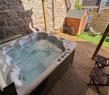 Penrhyn Bay House | Detached House With Amazing Sea View and Hot Tub