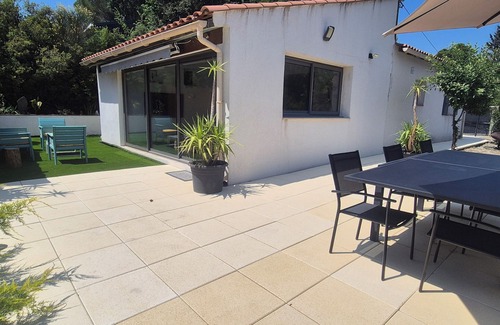 Pertuis House | Detached house with garden, private terrace and shared swimming pool.
