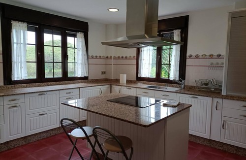 La Isla House | Detached house with large garden, perfect for families.