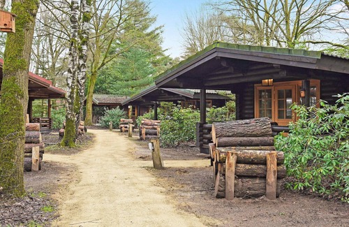 Westelbeers Cottage | Detached log cabin for 2 people