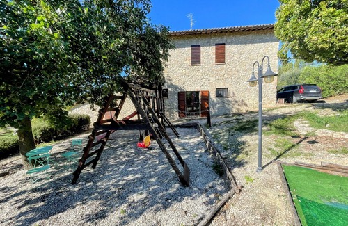 Loreto Villa | Detached villa - sleeps 10 - pool - pergola - playground for children - wifi