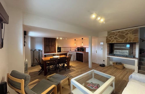 Duruelo Ski Chalet | Detached villa with pool and mountain views