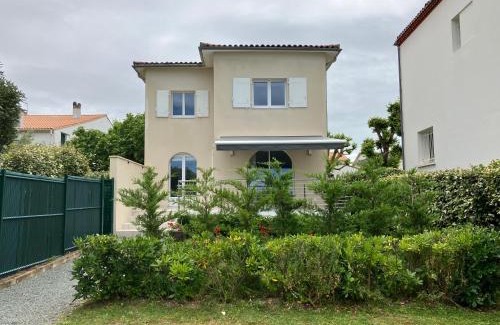 Pontaillac Villa | Devant la mer, ROYAN plage de PONTAILLAC, 4chambres 2 à 8 personnes
