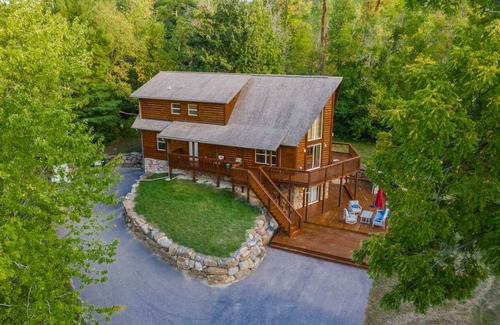 Baraboo Cabin | DEVILS LAKE ESCAPE -NEW OWNERS! SLEEPS 12 -8 BEDS WALK TO THE PARK