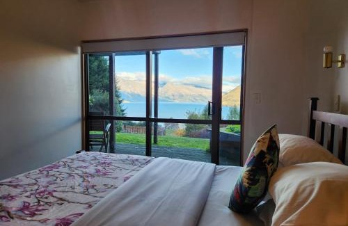 Fernhill House | Devine Hideaway - Family Rustic Kiwi Bach - Beautiful Lake Views