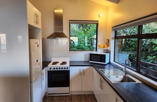 Fernhill House | Devine Hideaway - Family Rustic Kiwi Bach - Beautiful Lake Views