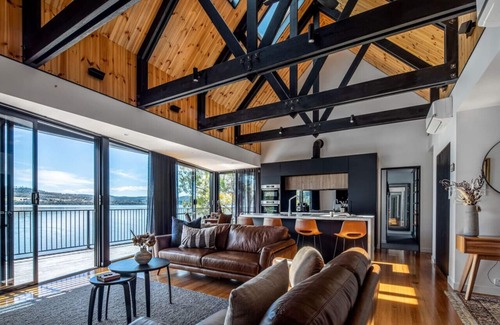 Deviot House | Deviot Boat House - romantic, absolute waterfront
