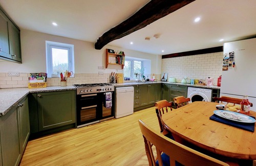 High Bickington Cottage | Devon Hideaway: Historic Barn, Jacuzzi & Expansive Exmoor Views
