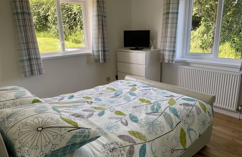 Buckfastleigh Bed & Breakfast | Devon rural country B&B Suite of rooms with guest lounge and bathroom.