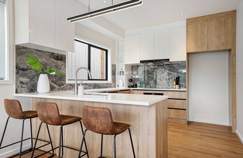 Devonport House | Devonport Beach Front Home w/Netflix & Nespresso
