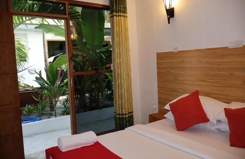 Dhidhdhoo House | Dhontakuru Guesthouse