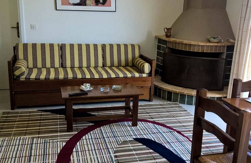 Sarakiniko Apartment | Diakopto beachfront, comfort 2BR apartment (Punda Beach) -unit2-