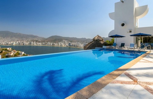 Las Brisas Apartment | Diamond Breezes Luxury