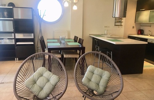 Nea Peramos Apartment | Diamond Resort is situated in the quiet suburbs of Nea Peramos