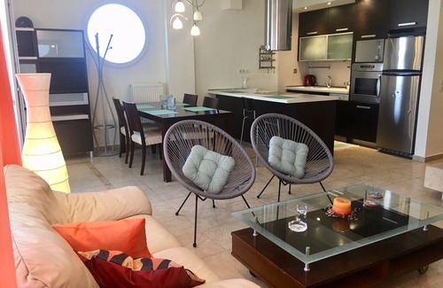 Nea Peramos Apartment | Diamond Resort is situated in the quiet suburbs of Nea Peramos