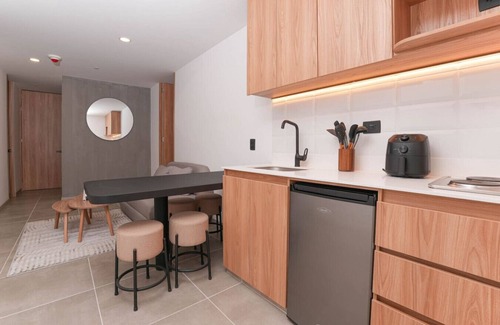 San Diego Apartment | Digital Nomad 2BR Apt - Jacuzzi +Cowork in Poblado