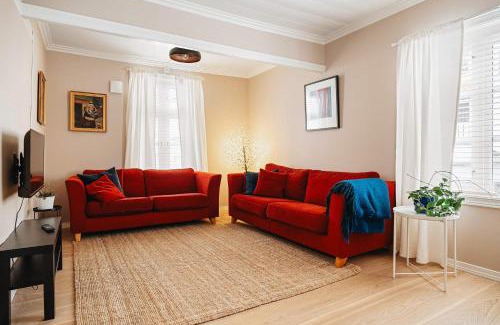 Sandviken House | DINBNB Homes l Charming 2-Bedroom Home by the Sea Cozy