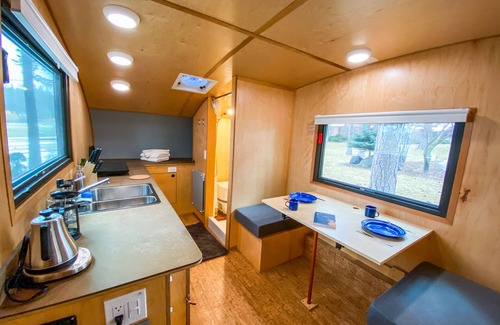 Columbia Falls Cabin | Dinette Roaming Cabin — Sleeps 3
