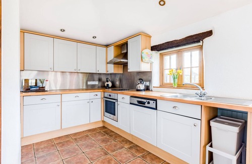 St Minver Cottage | DINGLES COTTAGE, pet friendly, with a garden in Rock