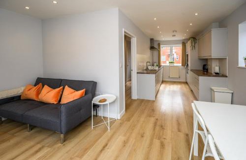 Bristol House | Dings House With FREE Parking In Super Central South West City Location By StayStaycations