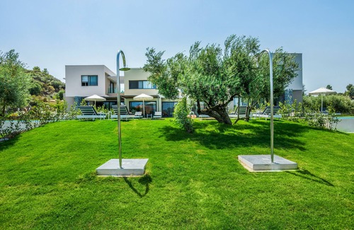Pefkochori Villa | Dionisos Villas/private pool/pets allowed/fishing cruises