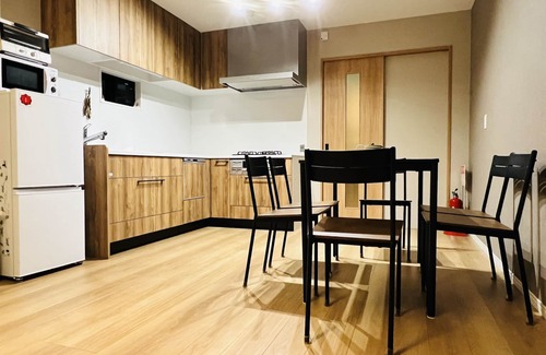 Nishinari House | Direct access to Osaka Kansai Airport,5 minutes by train from Nanba